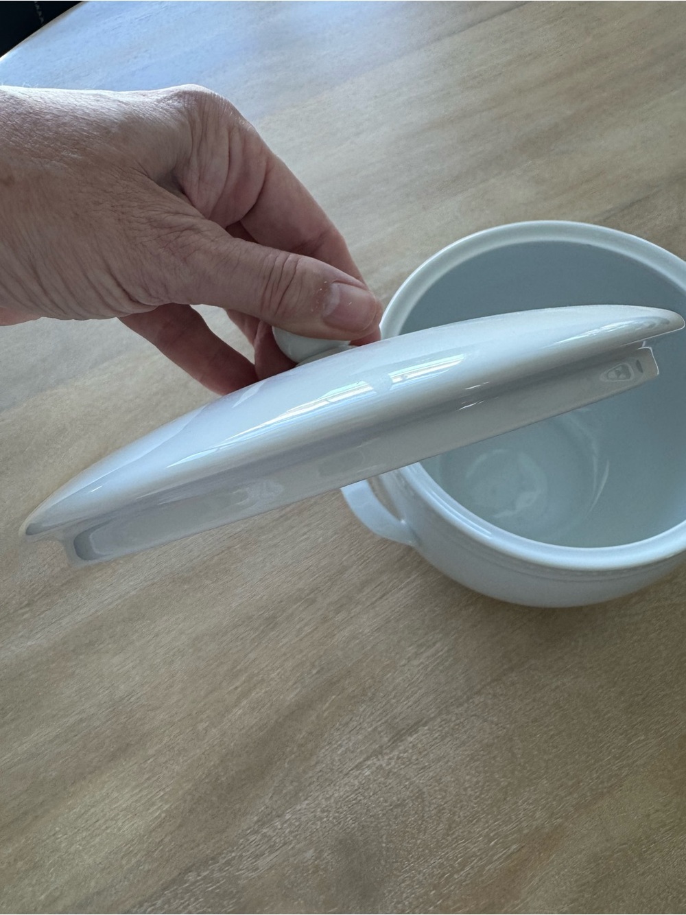 🤍NEVER USED🤍 Crate&Barrel Staccato White Ceramic Lidded Soup Tureen with Handles - Picture 8 of 8